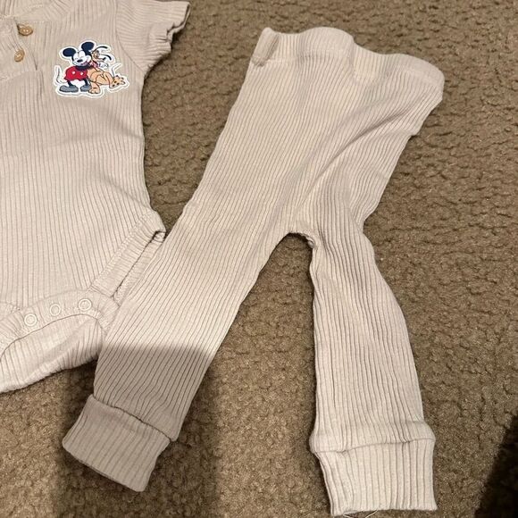 Disney 3 Piece Baby Mickey Mouse Outfit Size 3-6 Months (unisex) - Picture 4 of 8